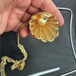 Vintage Gold Tone Shell with Pearl Brooch Pin and chain